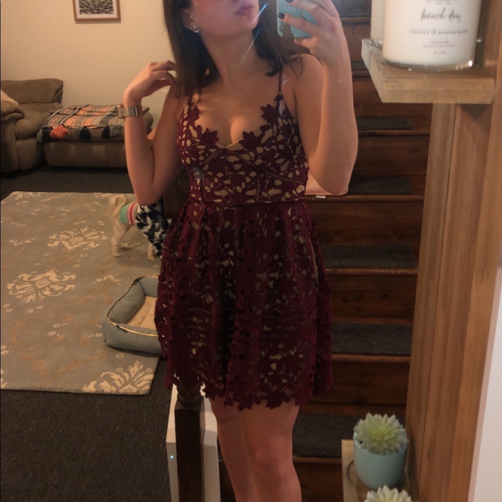 Nude dress with maroon lace covering, has pockets